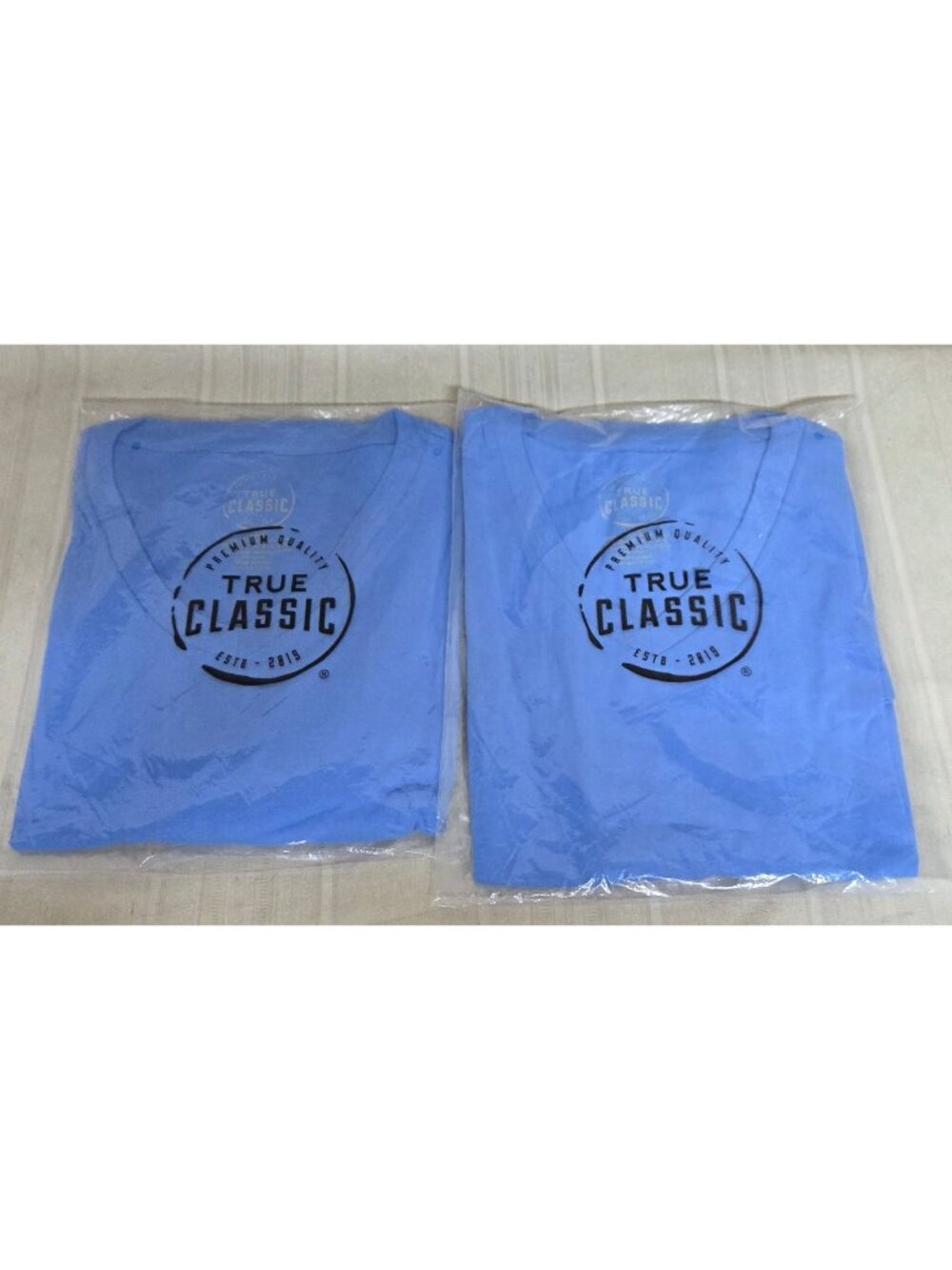 True Classic Men's V-Neck Shirt Short Sleeve Pale Blue Size Large Lot of 2 New